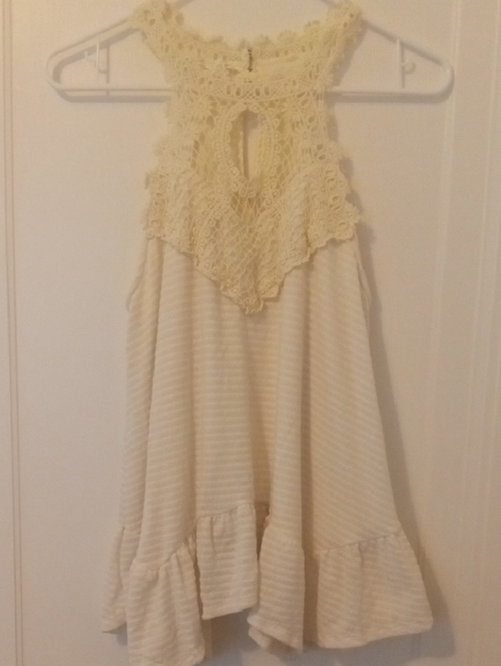 women med Cream sleeveless top crochet halter neck line